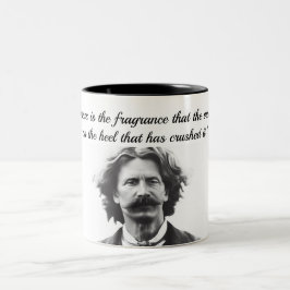 Tasse des Kaffees mit Zitat von Mark Twain