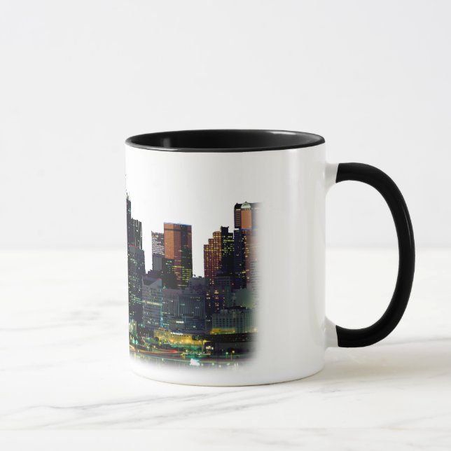 Tasse des weißen Kaffees mit dem Dallas Texas (Rechts)