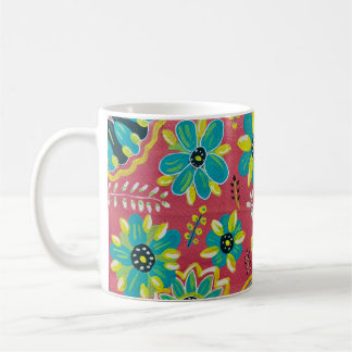 Tasse d'été aux fleurs éclatantes