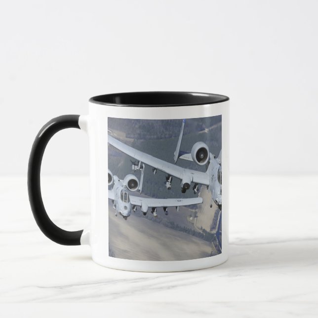 Tasse Deux avions A-10C Thunderbolt II volent au format (Gauche)