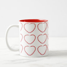 Tasse - drei Reihen des beatmeten Roten Herzens