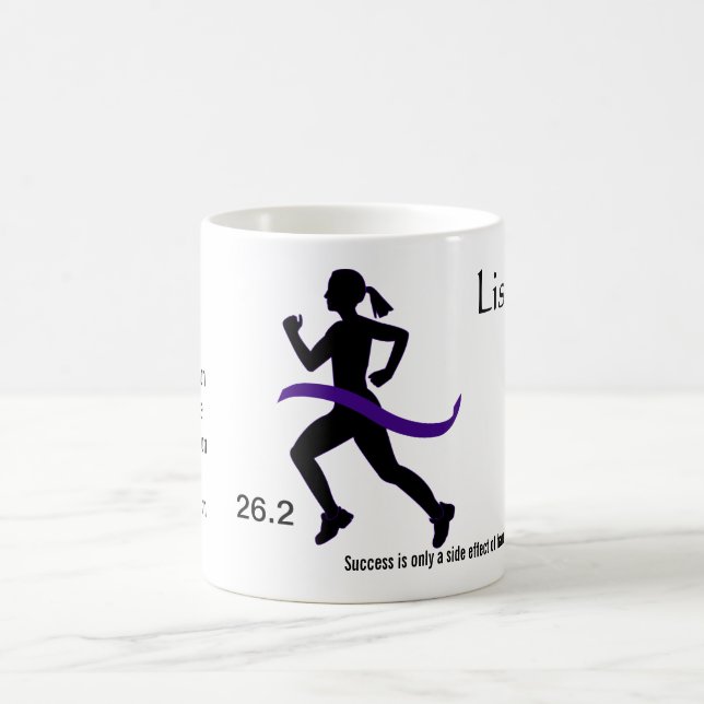 Tasse du marathon des femmes avec le ruban pourpre (Centre)