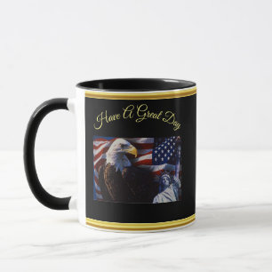 Tasse Eagle chauve une statue de la liberté un drapeau