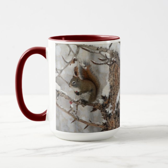 Tasse Écureuil d'hiver, neige et baies rouges Conception (Gauche)