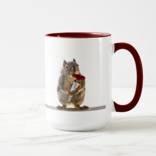 Tasse Écureuil tenant le bouquet de rose rouge