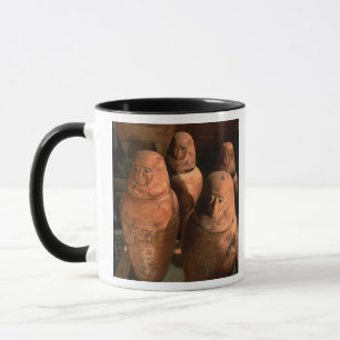 Tasse Égypte, jarres canopes de la 26e dynastie trouvées