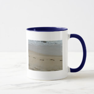 Tasse Empreintes dans la boue de sable