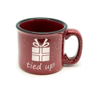 Tasse en céramique tachetée de Bourgogne de cade