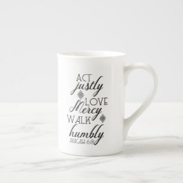 Tasse En Porcelaine D'acte promenade de pitié d'amour juste humblement