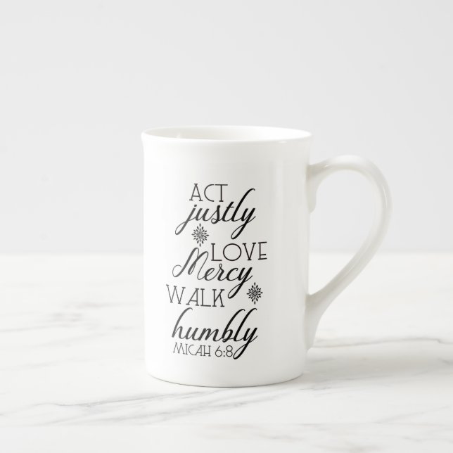 Tasse En Porcelaine D'acte promenade de pitié d'amour juste humblement (Droite)