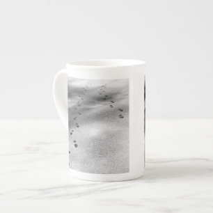 Tasse En Porcelaine Empreintes de pas dans la neige