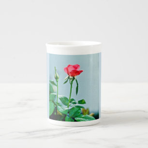 Tasse En Porcelaine Fleur et bourgeon roses sur la tasse de porcelaine