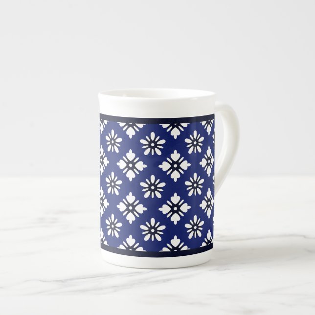 Tasse En Porcelaine Motif Oriental Indigo White Katazome Fleurs (Devant droit)