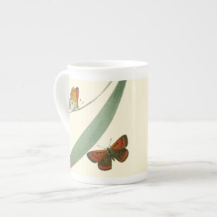 Tasse En Porcelaine Papillons colorés qui se drapent autour d'une feui
