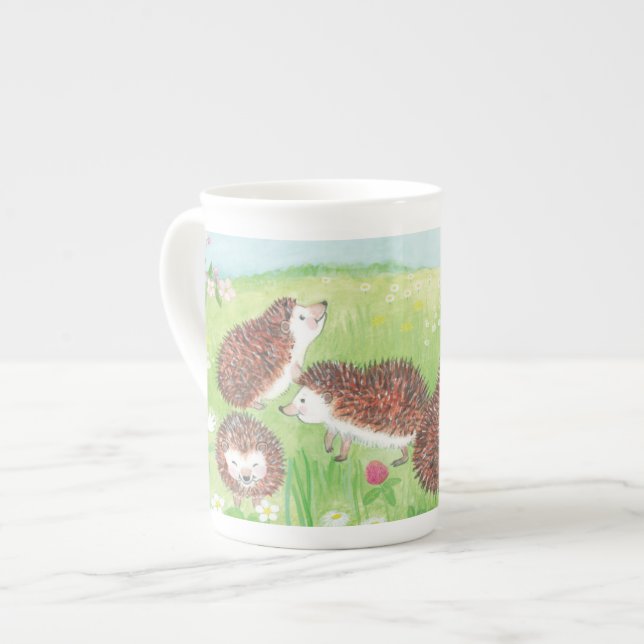 Tasse En Porcelaine Quatre petits hérissons dans la prairie (Devant gauche)