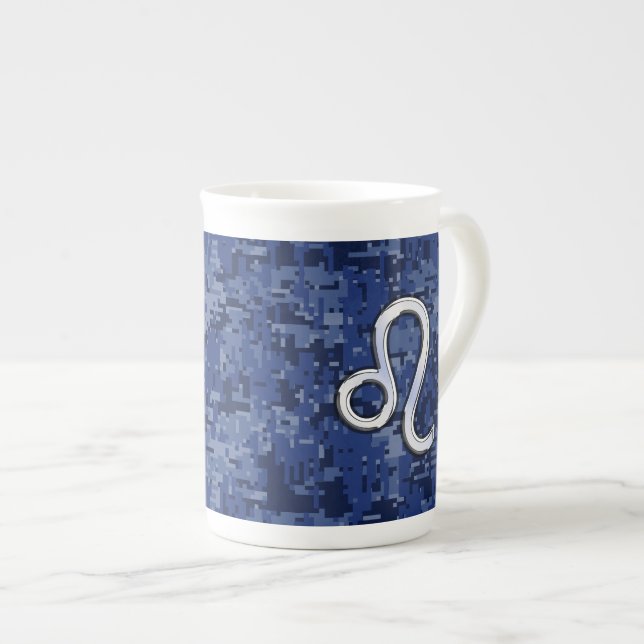 Tasse En Porcelaine Symbole Leo Zodiac sur la Camo numérique bleu mari (Devant droit)
