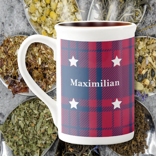 Tasse En Porcelaine Tartan - Patriotique - Bleu Rouge Étoiles Blanches (Tartan - Patriotic - Red Blue White Stars Bone China Mug by Leapfroglisics Shop)