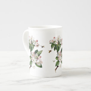 Tasse En Porcelaine Tasse de porcelaine tendre de fleurs et d'abeilles