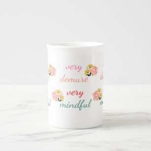 Tasse En Porcelaine très Demure, très démodée très attentif