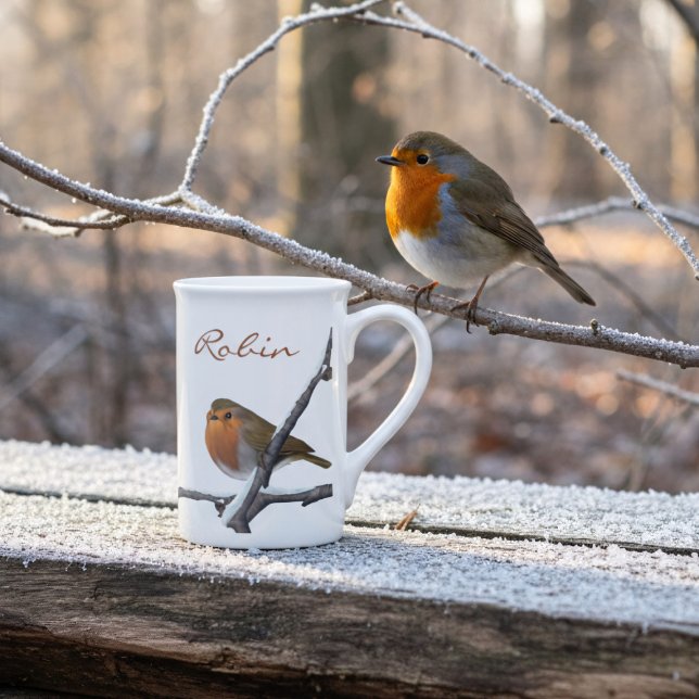 Tasse En Porcelaine Winter Red Robin Birds Nom personnalisé (The red robins have bobbed on this bone china mug & would like to come home with you. Add your name!)