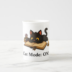 Tasse En Porcelaine Ziggy le chat noir lisant un livre
