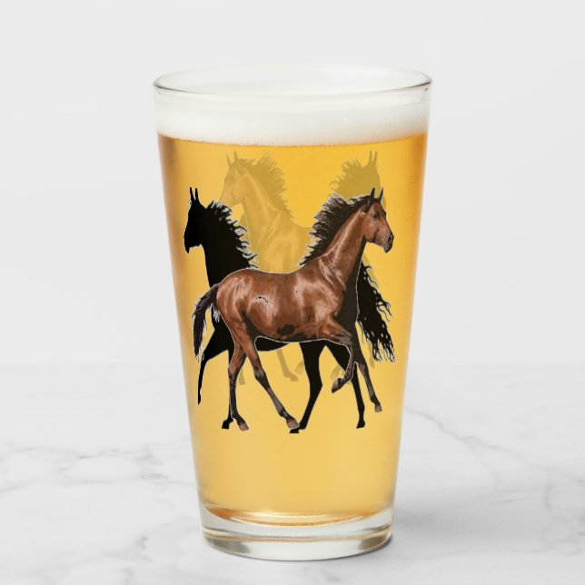 Tasse en verre de cheval (Devant (rempli))