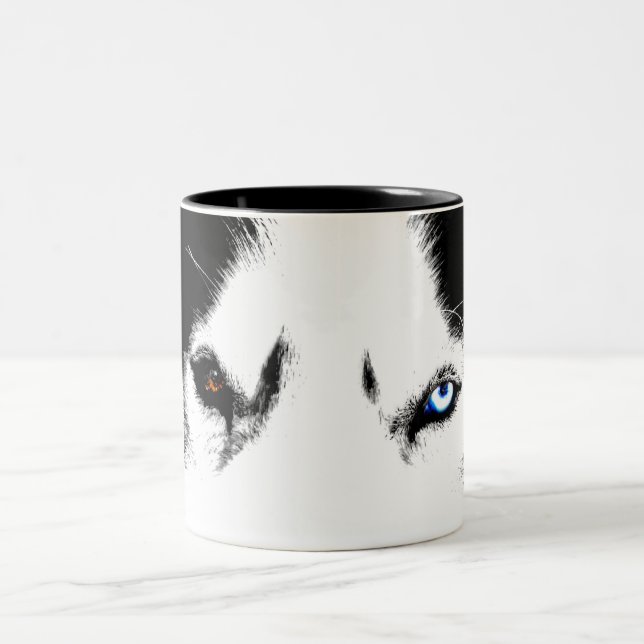Tasse enrouée de chien de traîneau sibérien de (Centre)