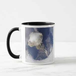 Tasse Éruption de volcan de Sarychev