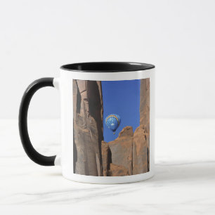Tasse États-Unis, Utah, Monument Valley. Une montgolfièr