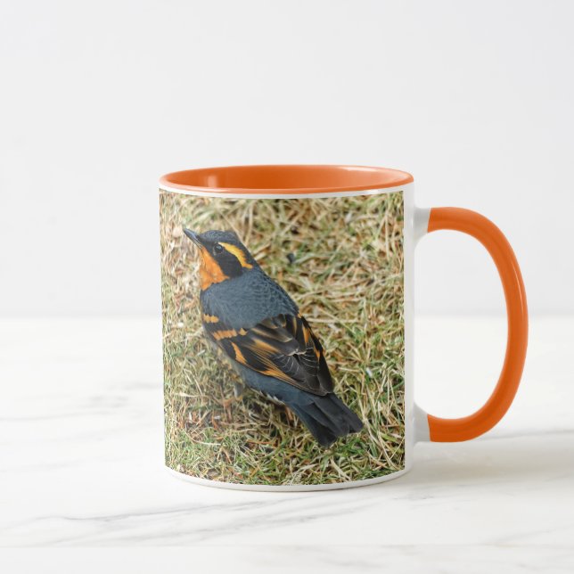 Tasse Étonnante Grive variée sur la pelouse (Droite)
