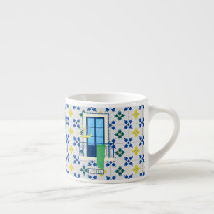 Tasse Expresso Carrelage portugais et balcon de fenêtre avec oise