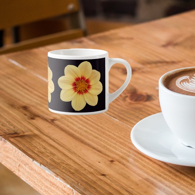 Tasse Expresso Dahlia jaune motif floral sur noir (In Situ)