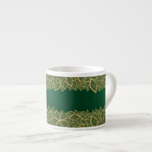 Tasse Expresso Dentelle d'or de feuille sur l'arrière - plan vert