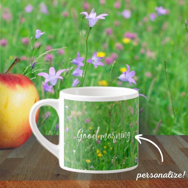 Tasse Expresso Fleur de cloche sur une prairie verte (Créateur téléchargé)