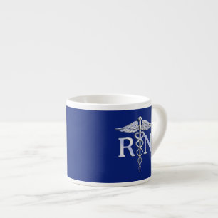 Tasse Expresso Infirmière inscrite RN Silver Caduceus sur le bleu