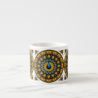 Tasse Expresso Paon décoratif sur fond blanc