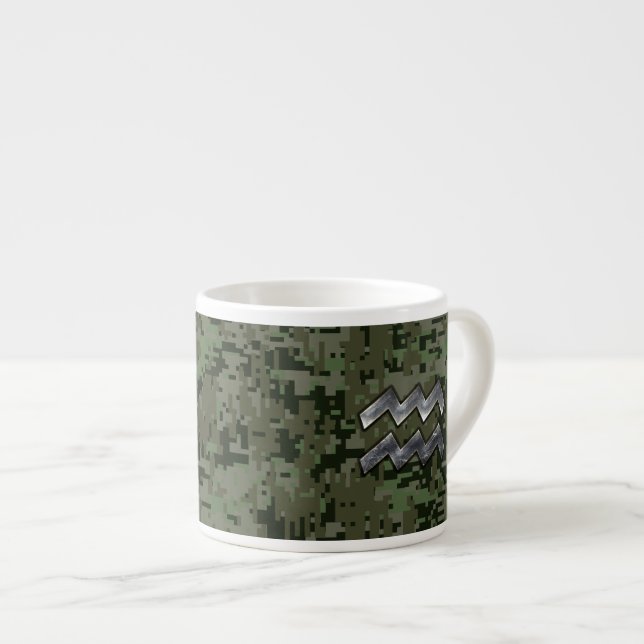 Tasse Expresso Symbole Zodiaque Aquarius sur camo numérique vert  (Devant droit)