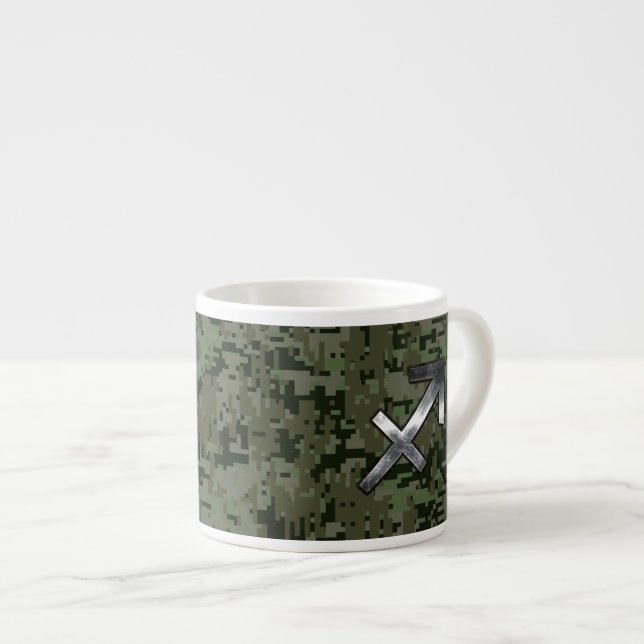 Tasse Expresso Symbole zodiaque Sagittarius sur Camo numérique Wo (Devant droit)