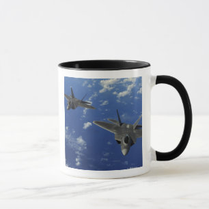 Tasse F-22 Raptors de l'US Air Force en vol près de Guam