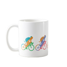 Tasse faisante du vélo