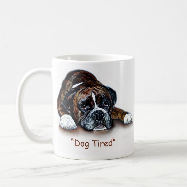 Tasse fatiguée de chien de boxeur (Gauche)