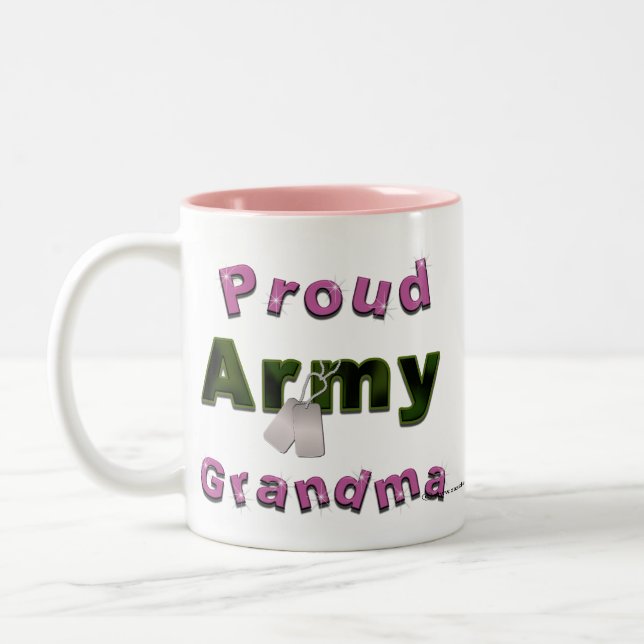 Tasse fière de grand-maman d'armée (Gauche)