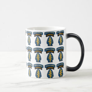 Tasse Flecken der grünen Barette der speziellen