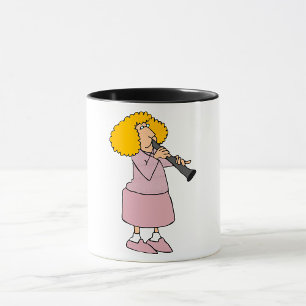 Tasse Frau spielt Klarinette