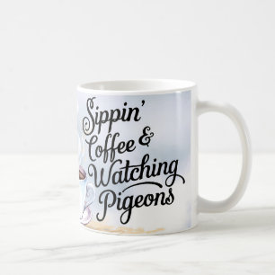 Tasse für Sippin-Kaffee und Watching-Tauben