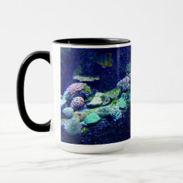 Tasse für tropische Fische und farbenfrohe Koralle