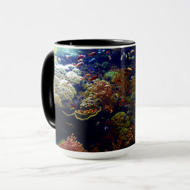 Tasse für tropische Fische und farbenfrohe Koralle