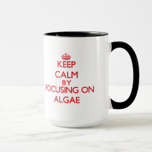 Tasse Gardez le calme en se concentrant sur des algues