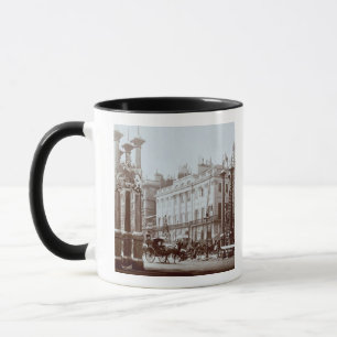 Tasse Garez la ruelle étant décorée pour le diamètre de