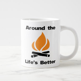 Tasse Géante Autour du feu de camp, la vie est meilleure